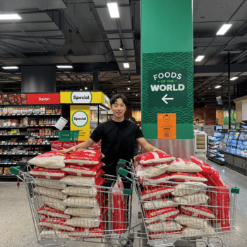 Gunwoo and two trolleys full of rice